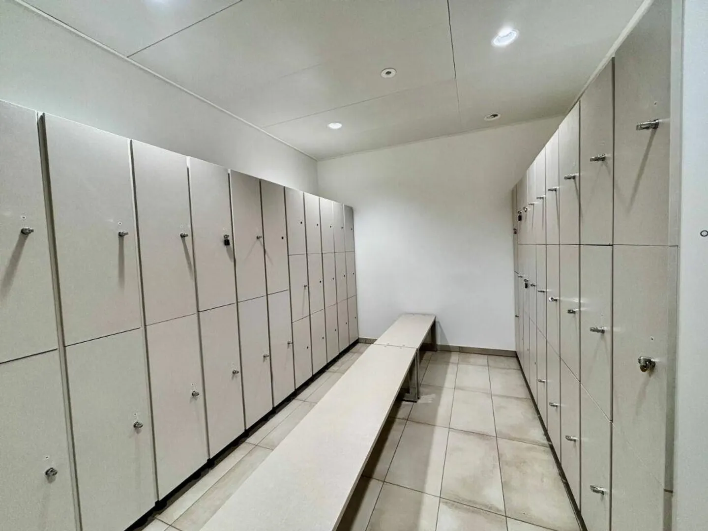 Spazio commerciale di 576m² in affitto. - Foto 5 di 7