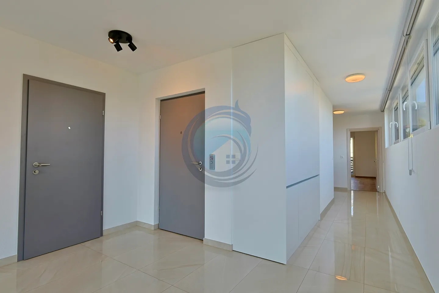 Appartement de Luxe avec Balcons - Photo 5 sur 16