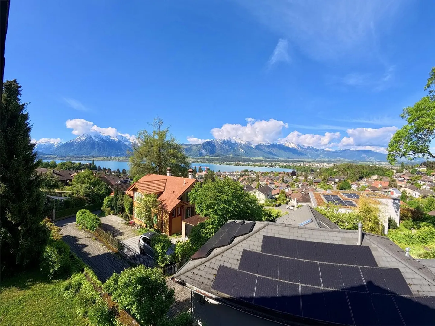 Hünibach: House in a sunny location above Lake Thun - Photo 2 of 9