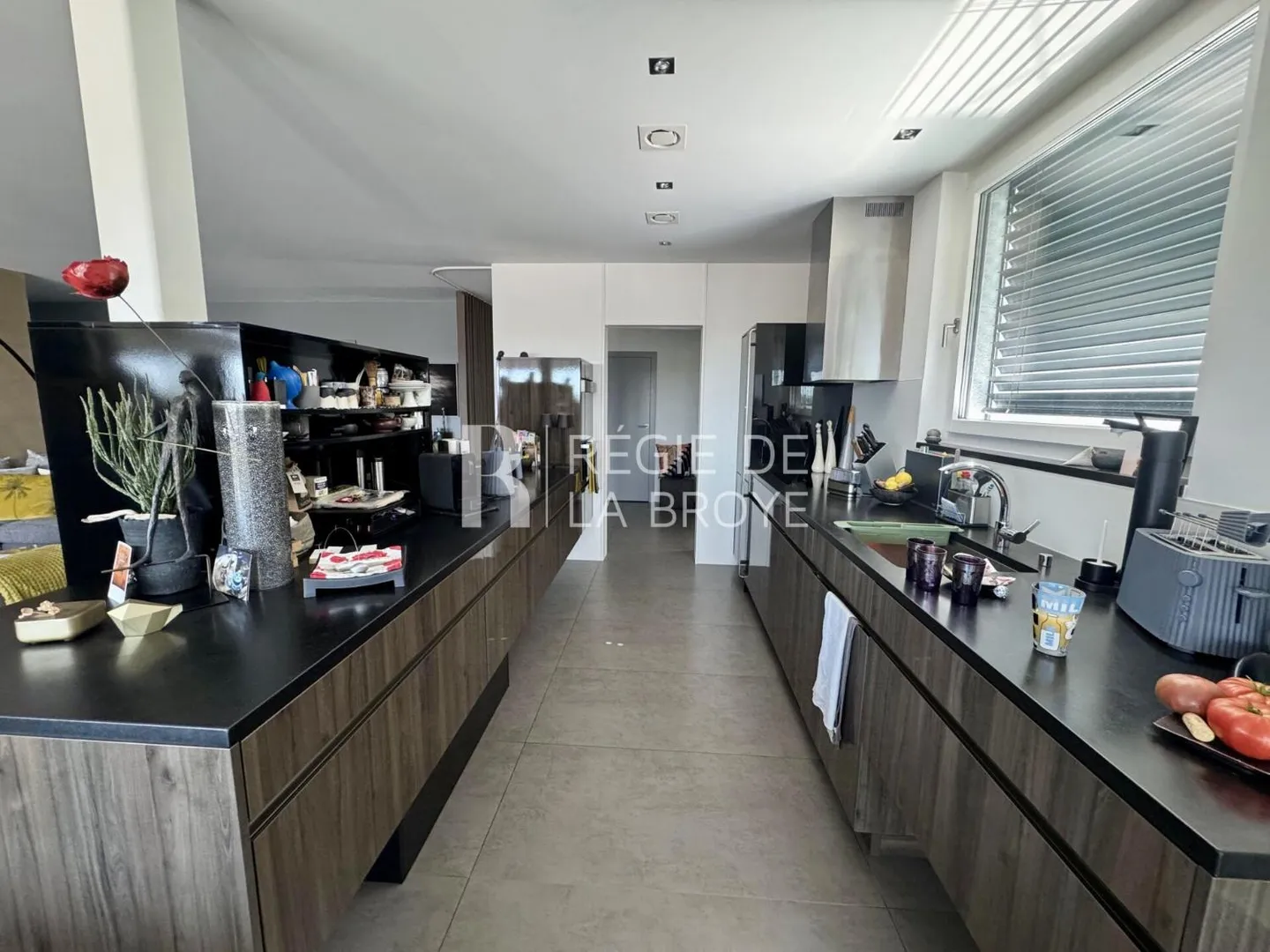 Appartamento di alta classe con 4,5 stanze a Gampelen - Foto 3 di 13
