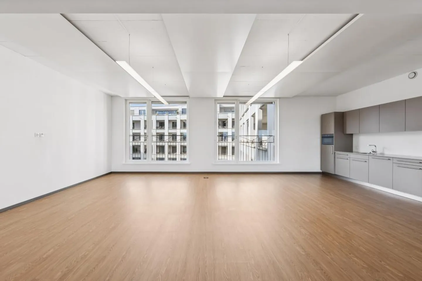 Spazio ufficio attraente in una posizione centrale nell'area Richti - Foto 7 di 11