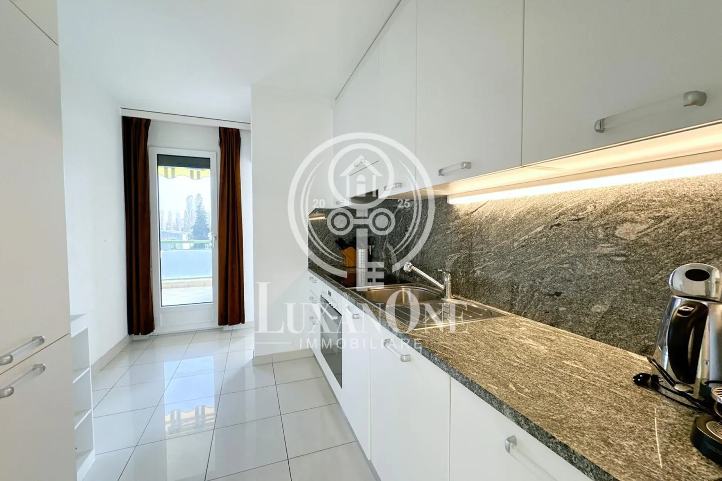Beautiful 3.5-room apartment in the Residenza Robinia - central, sunny, furnished - Photo 6 of 11