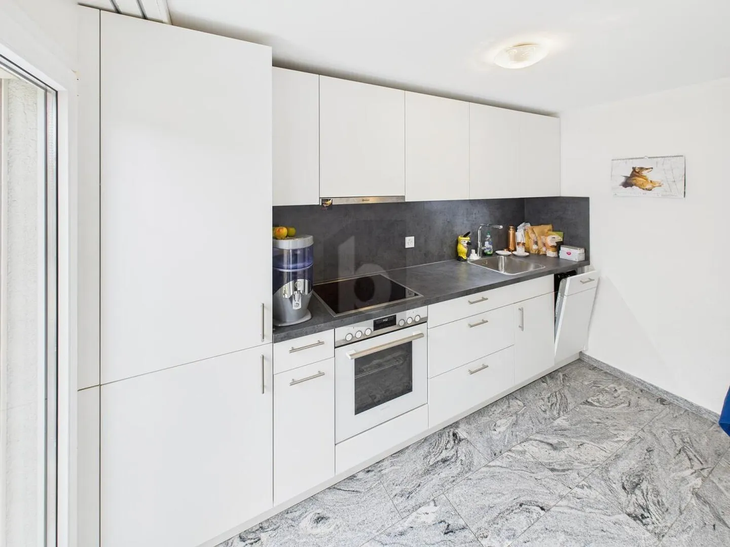 ELEGANTER GRANITBODEN &amp; CHARMVOLLE HOLZELEMENTE - Foto 3 von 6