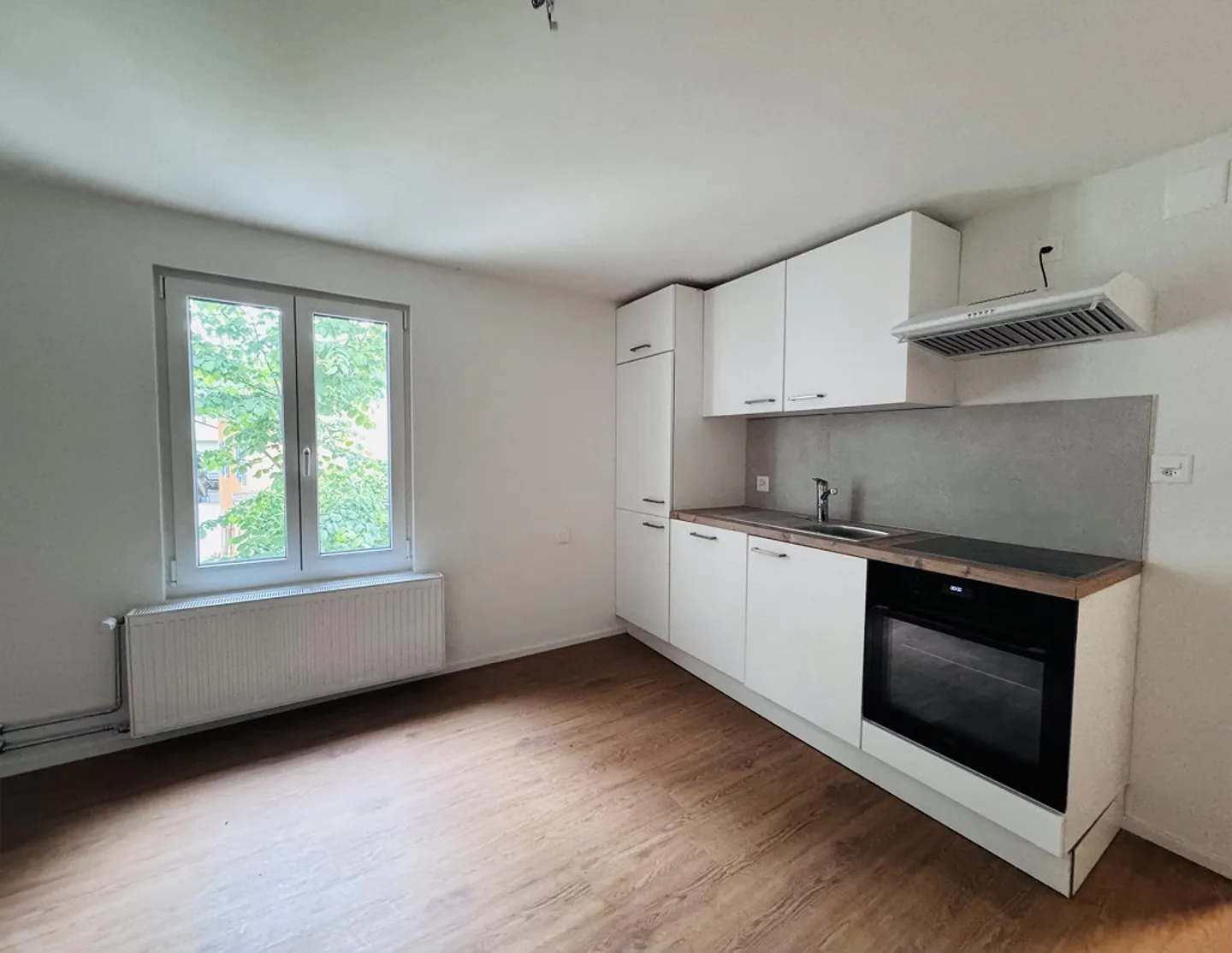 Studios rénovés avec cuisine et salle de bain communes directement à la gare - Photo 4 sur 8