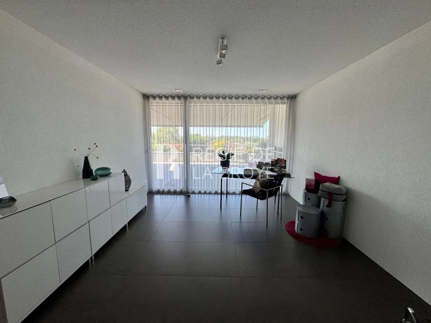 Appartamento di alta classe con 4,5 stanze a Gampelen - Foto 11 di 13