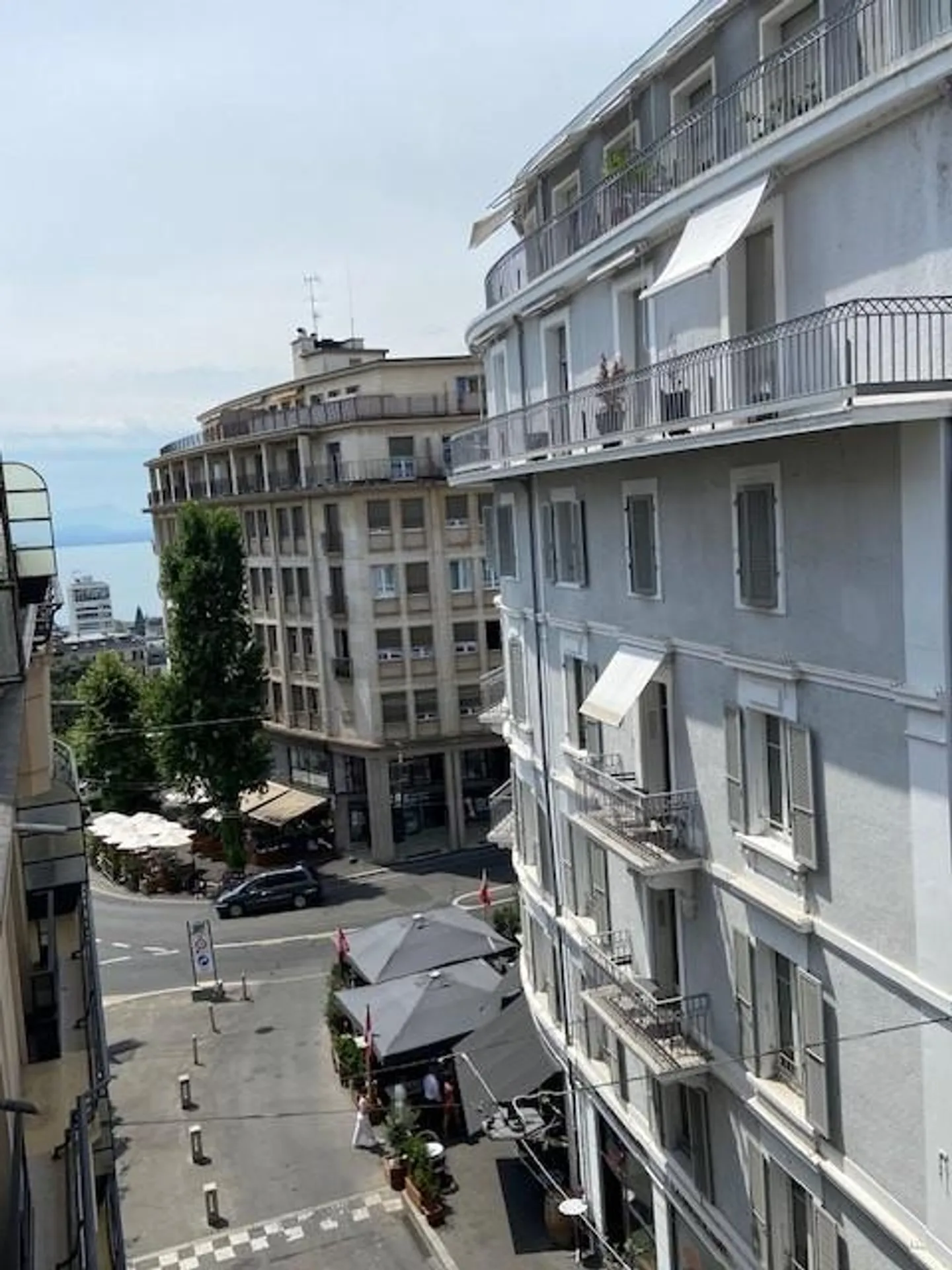 Beautiful 3.5-room apartment with two balconies in the heart of Lausanne - Photo 1 of 11