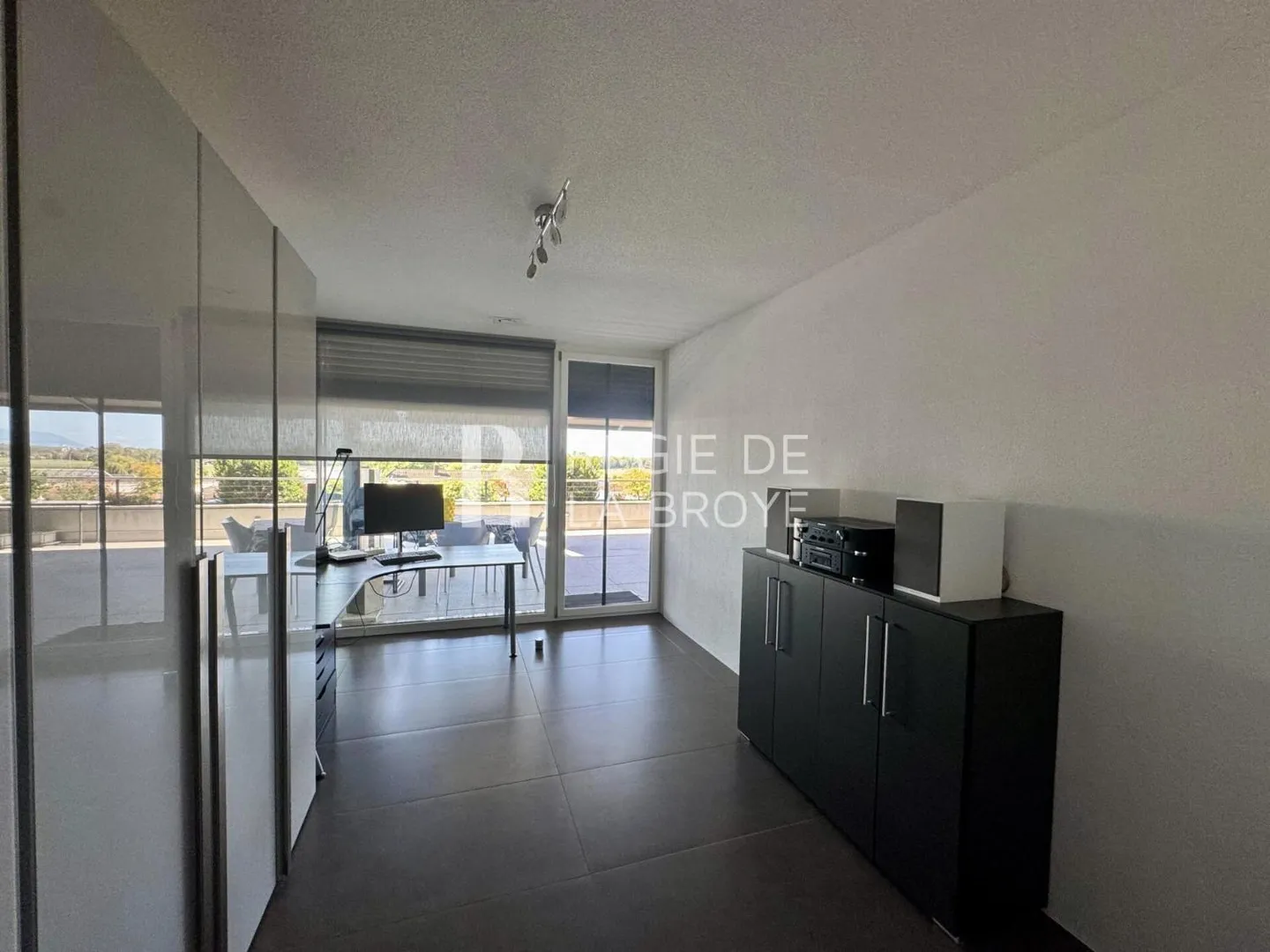 Appartamento di alta classe con 4,5 stanze a Gampelen - Foto 12 di 13