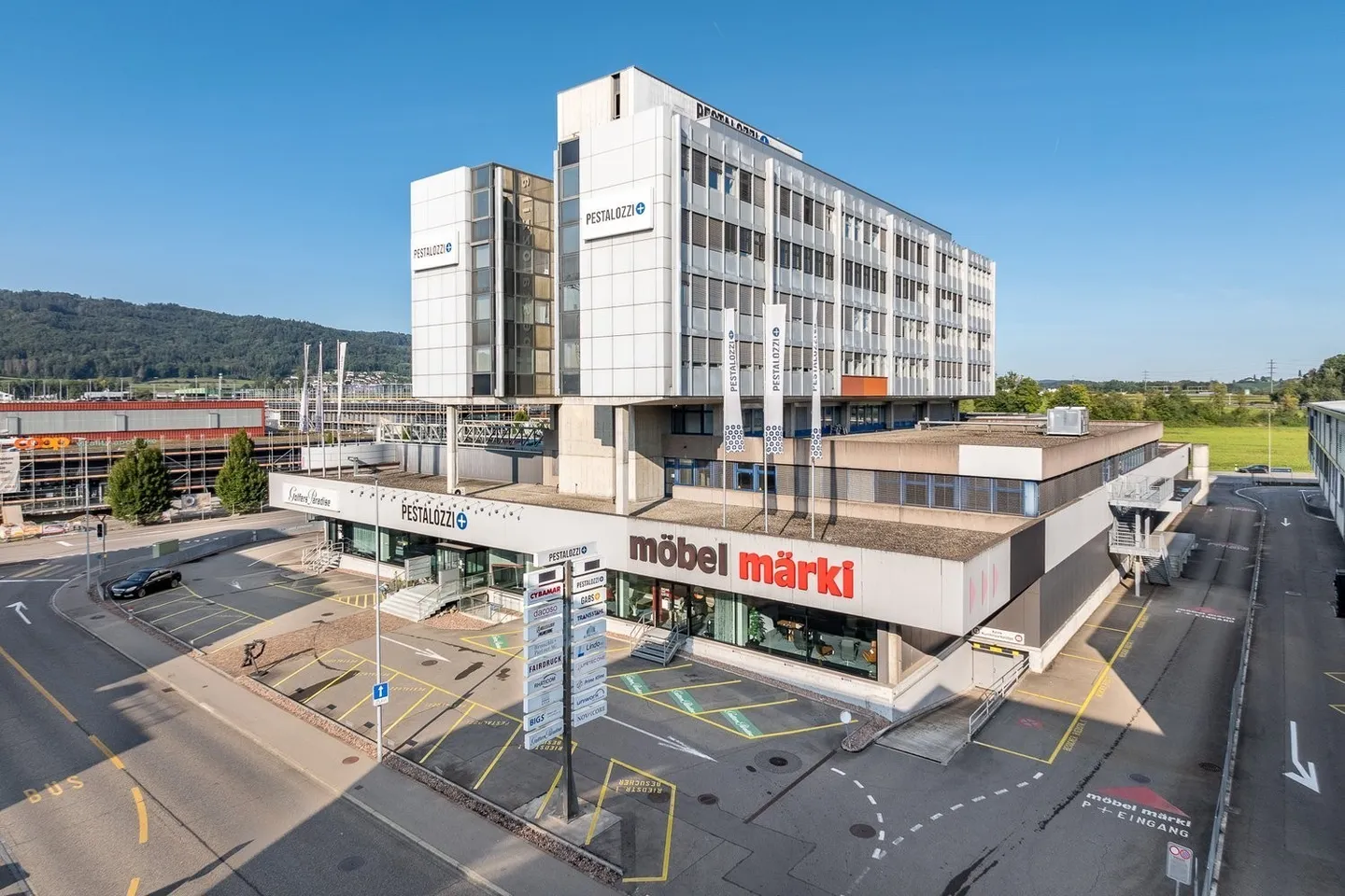 Your new business location with optimal transport connections and a wide view - Photo 5 of 11