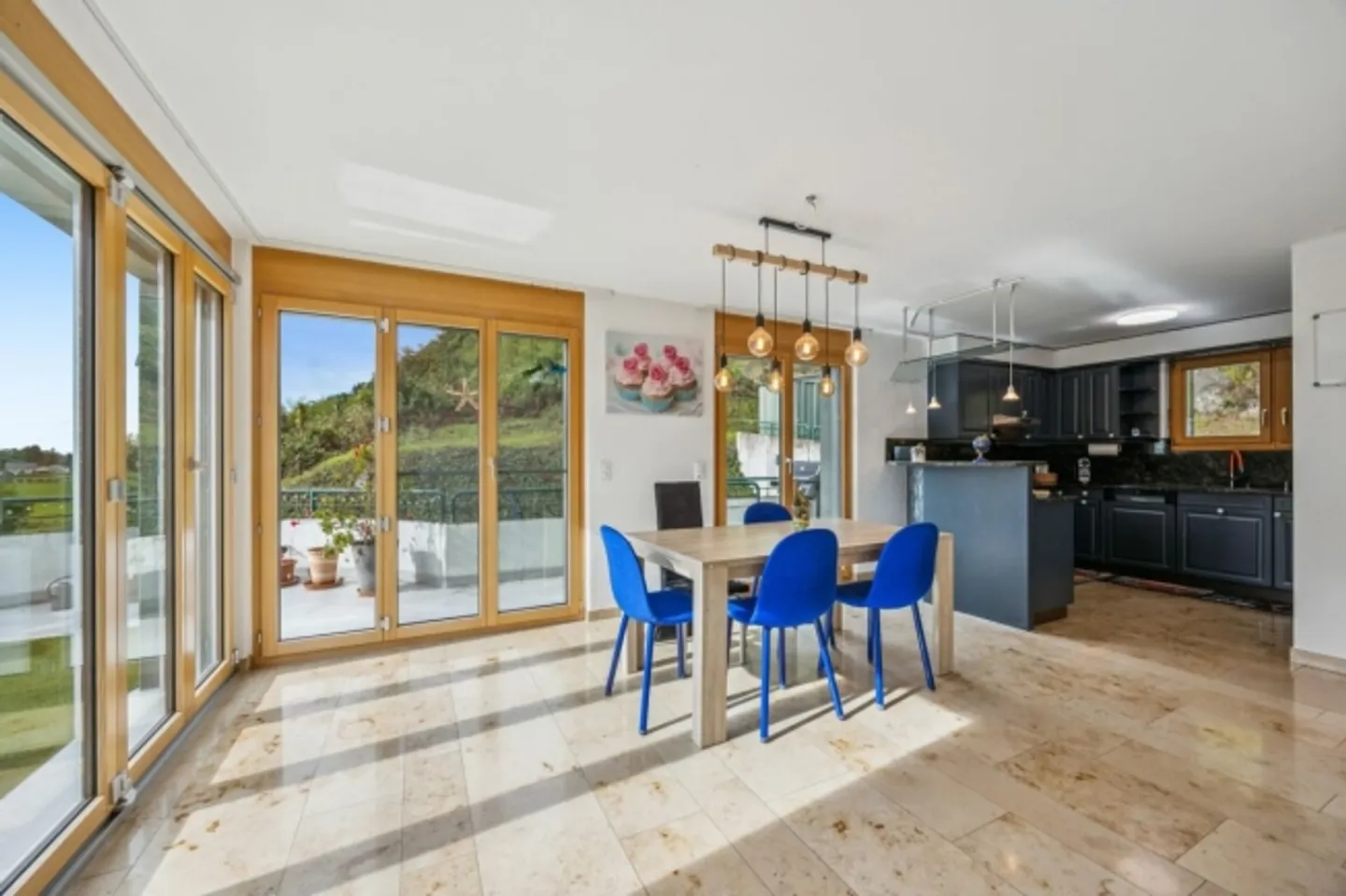 «Freistehendes 5.5-Zimmer-Einfamilienhaus mit Seesicht» - Foto 3 von 13