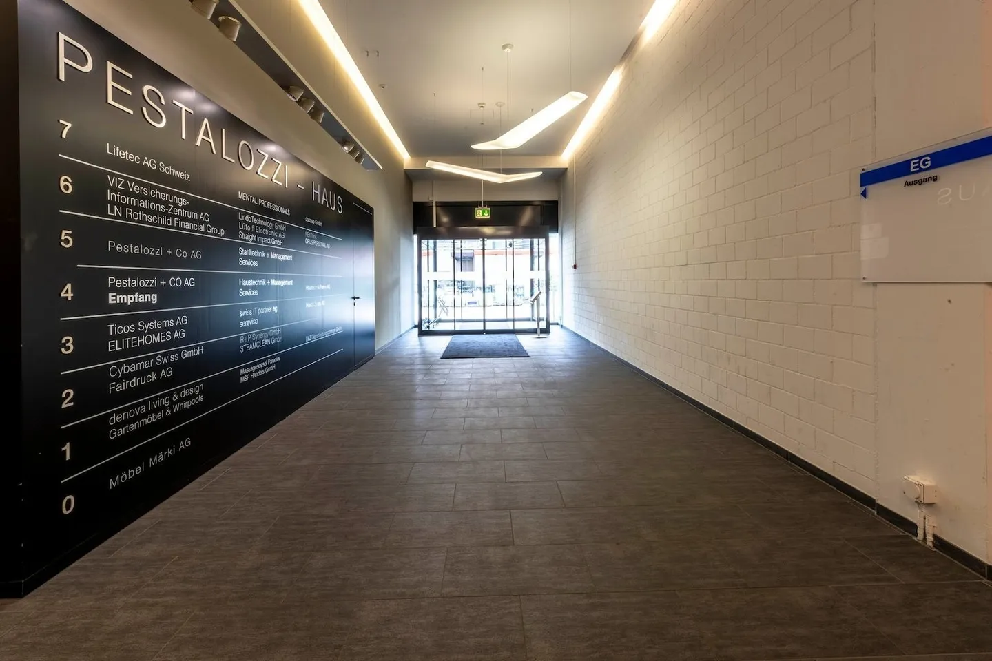 Your new business location with optimal transport connections and a wide view - Photo 7 of 11