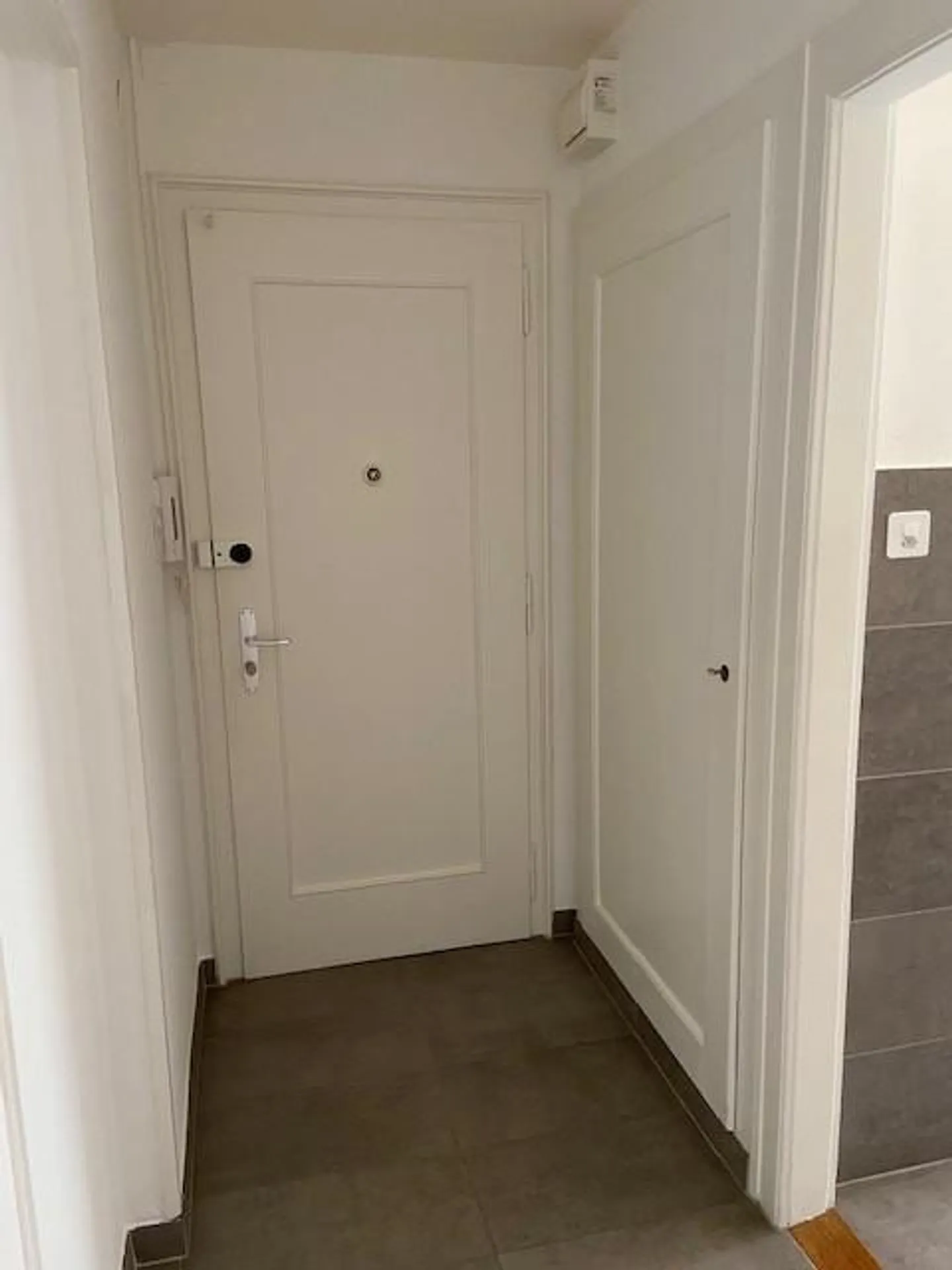 Beautiful 3.5-room apartment with two balconies in the heart of Lausanne - Photo 3 of 11