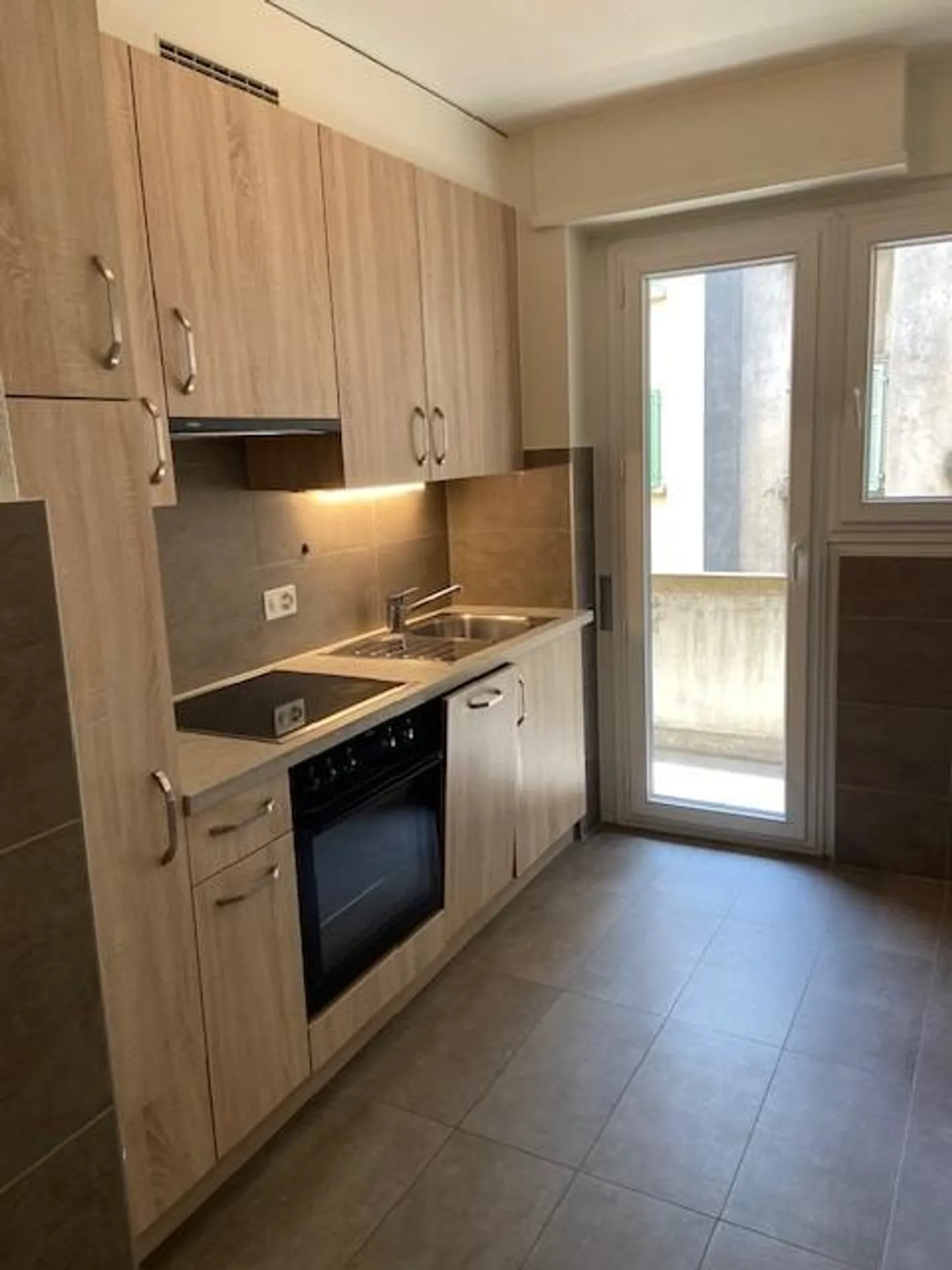 Beautiful 3.5-room apartment with two balconies in the heart of Lausanne - Photo 4 of 11