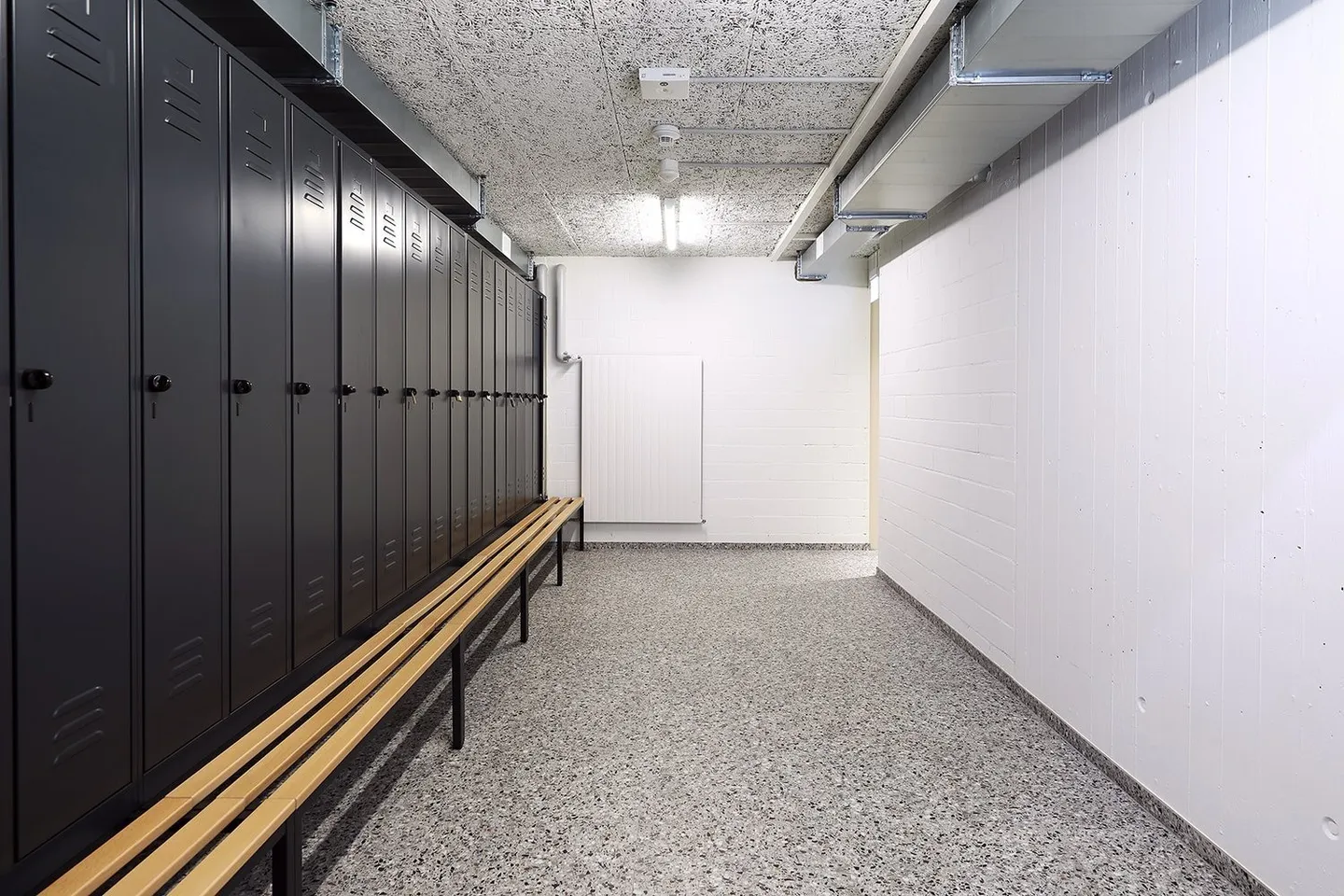 Your new business location with optimal transport connections and a wide view - Photo 10 of 11