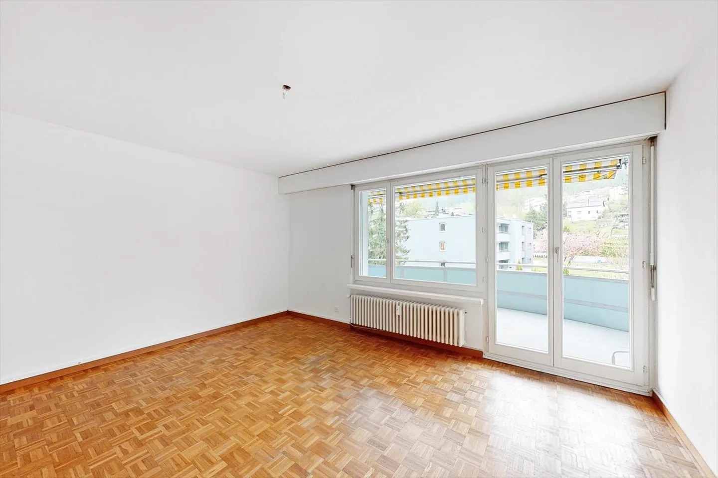 Apartment for rent - Photo 3 of 9