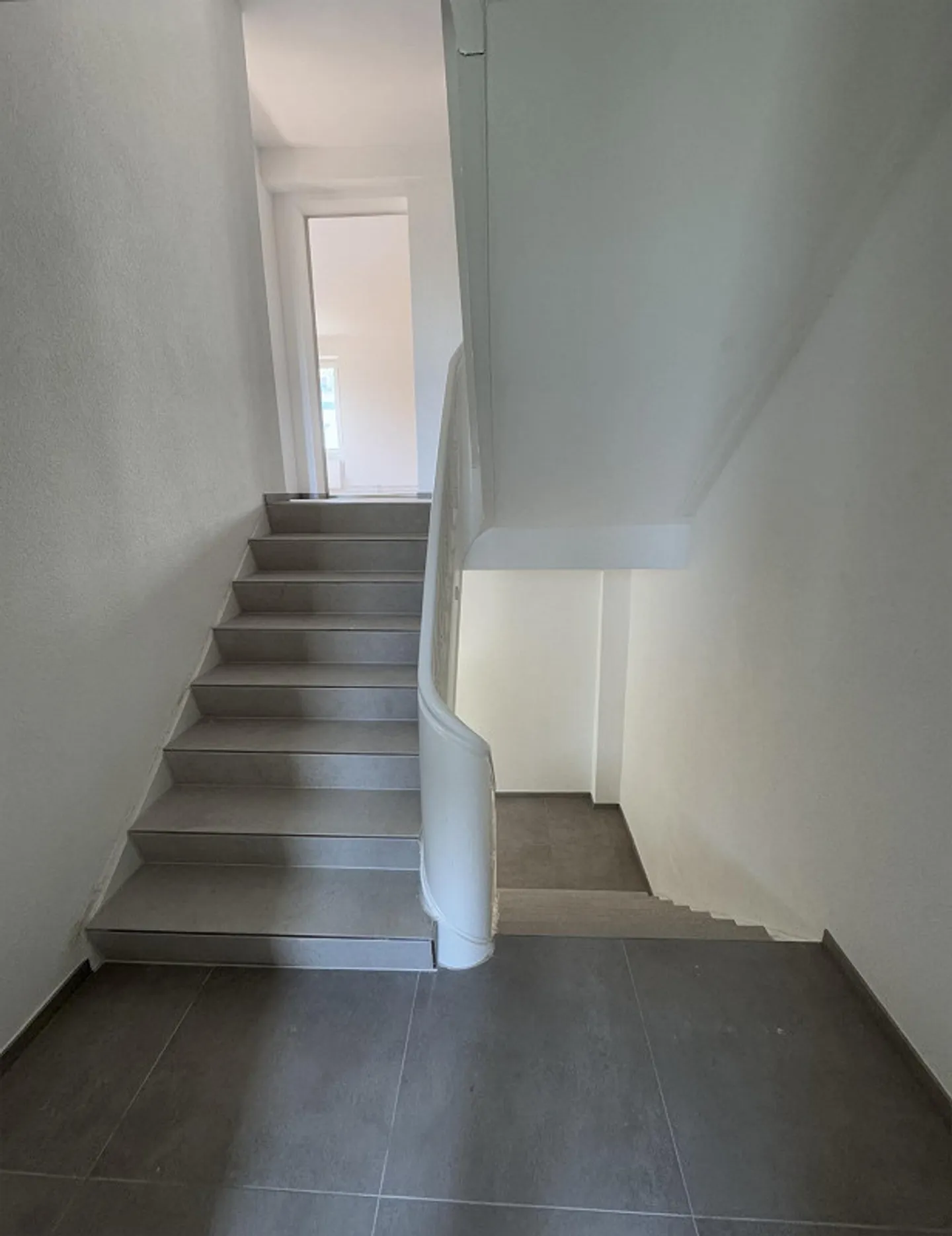 Studios rénovés avec cuisine et salle de bain communes directement à la gare - Photo 8 sur 8