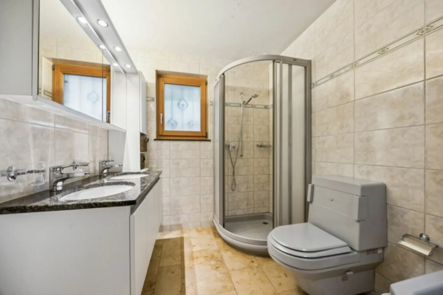 «Freistehendes 5.5-Zimmer-Einfamilienhaus mit Seesicht» - Foto 8 von 13