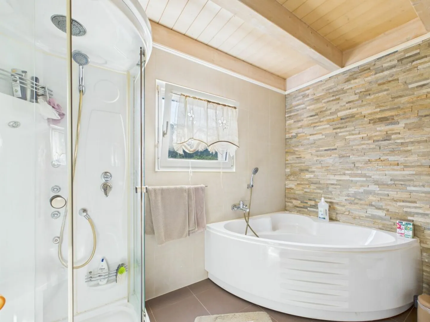 Family-friendly terraced house in Thürnen - with garden and plenty of space - Photo 2 of 13