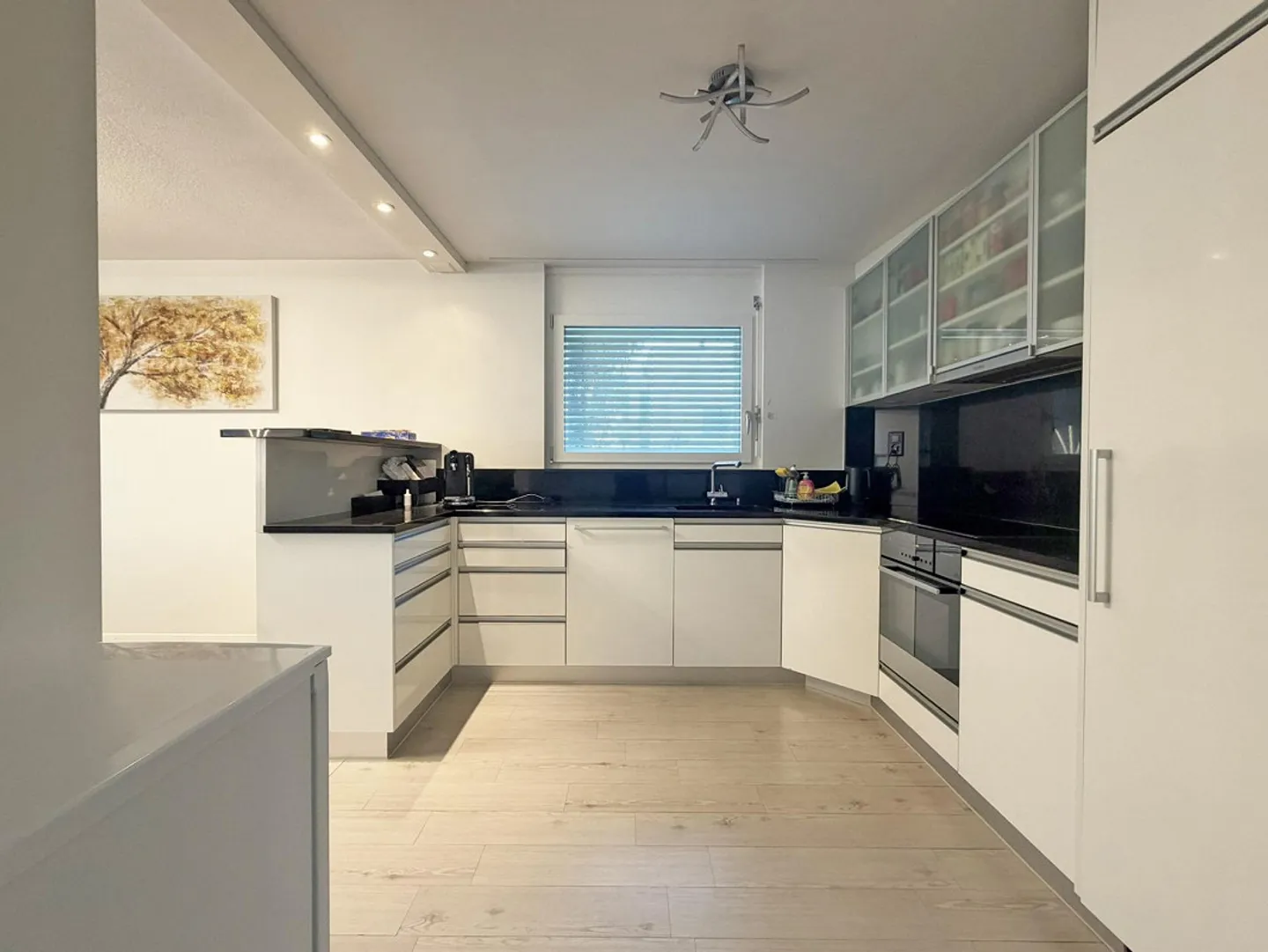 Spacious 4.5-Room Apartment - Photo 1 of 13