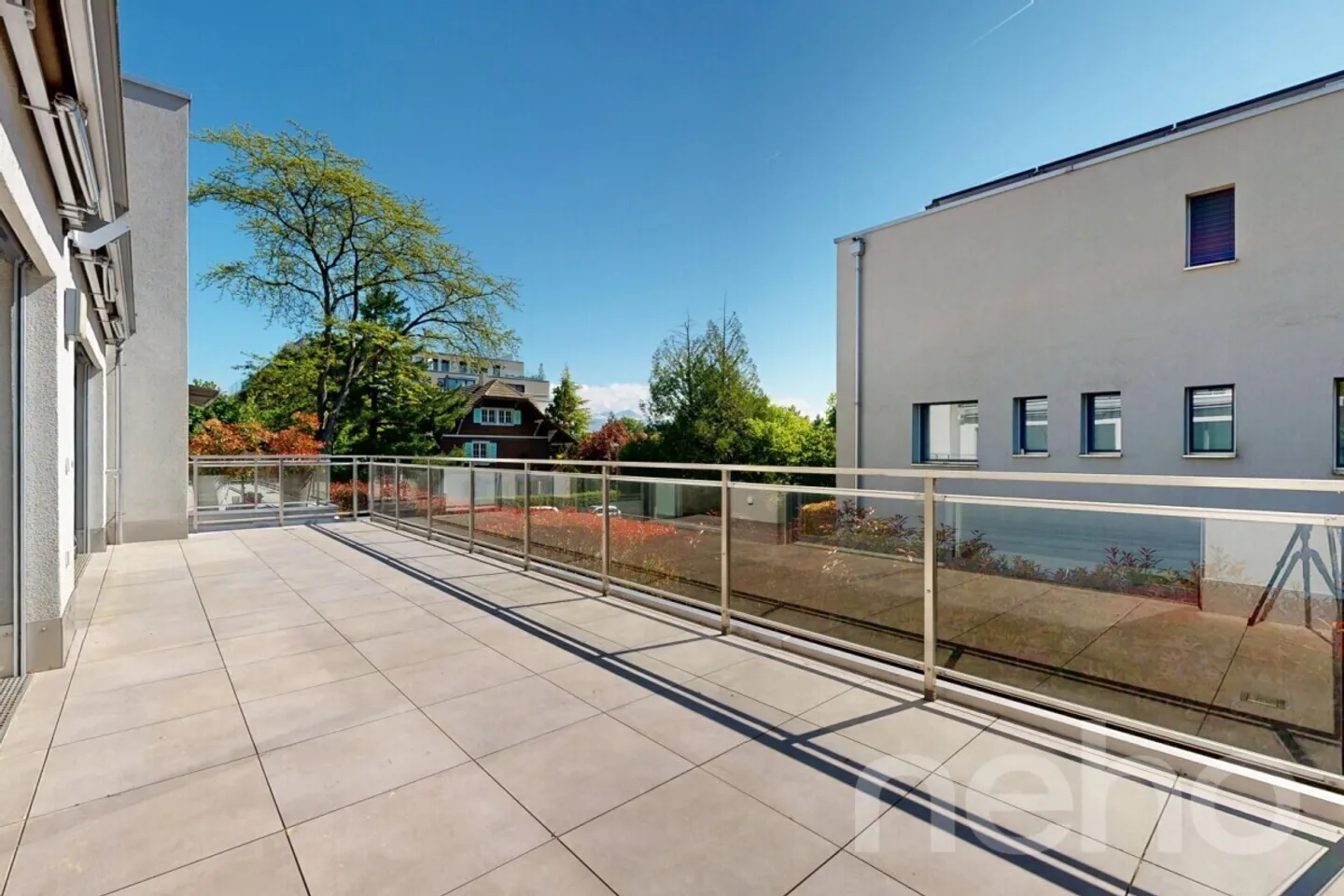 Ampio appartamento di 3,5 locali con grande terrazza e posizione ideale - Foto 3 di 12