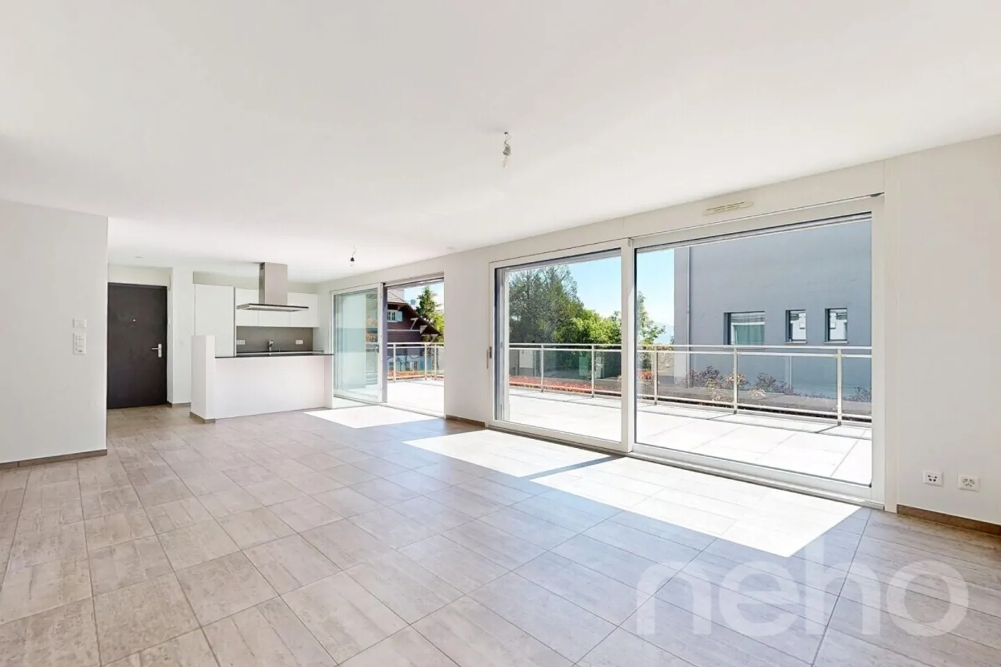 Ampio appartamento di 3,5 locali con grande terrazza e posizione ideale - Foto 4 di 12