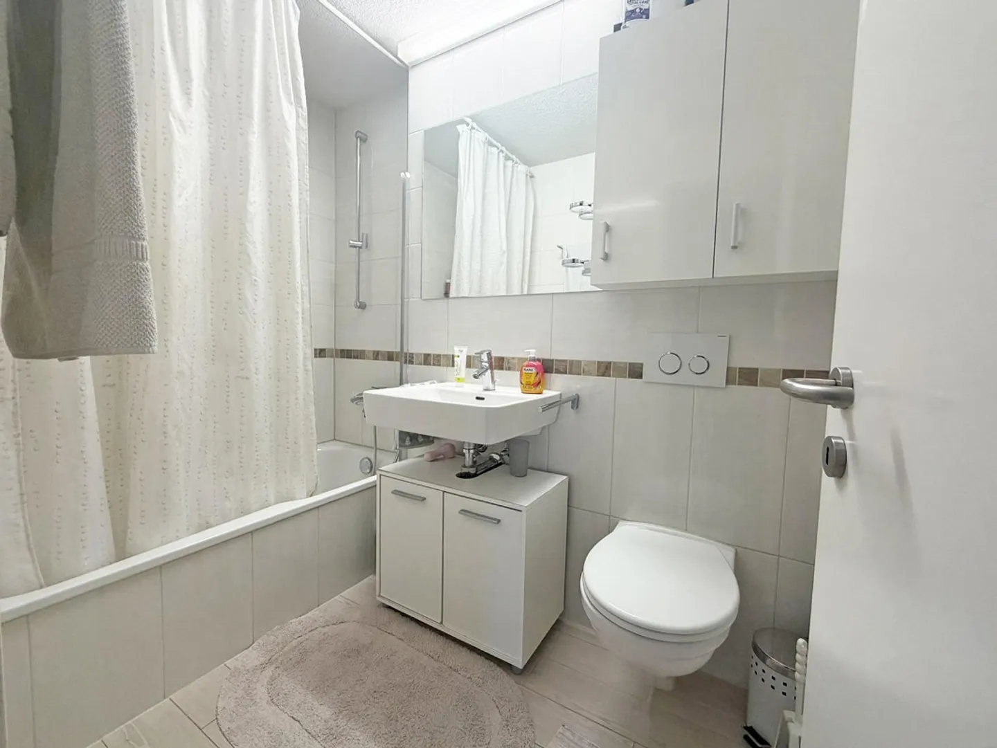 Spacious 4.5-Room Apartment - Photo 6 of 13