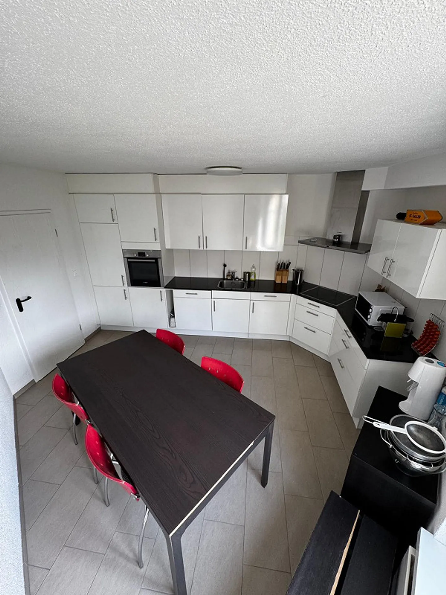 22 sqm large room in cozy 3-person shared apartment in St. Gallen - Photo 6 of 10