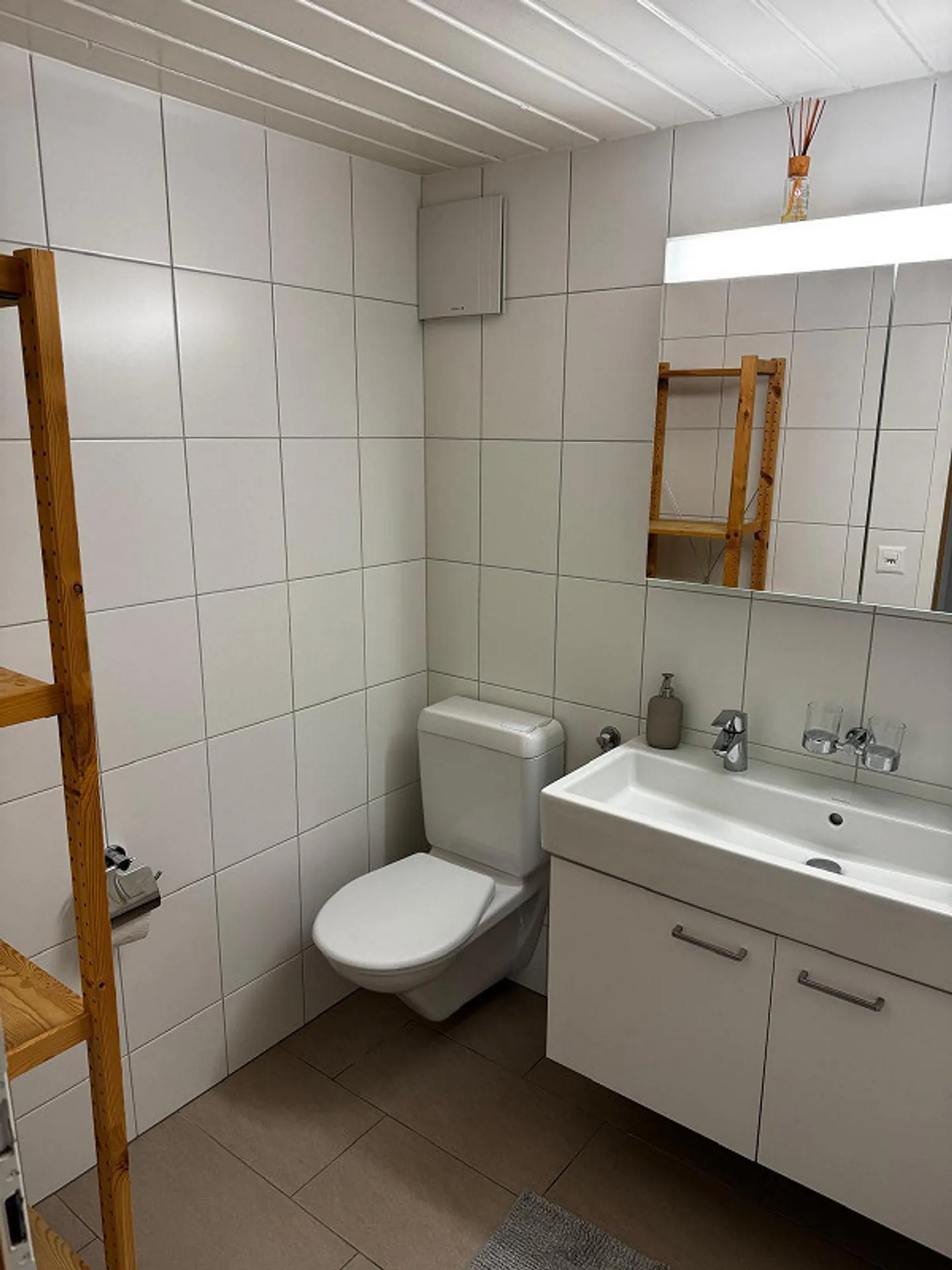 22 sqm large room in cozy 3-person shared apartment in St. Gallen - Photo 8 of 10