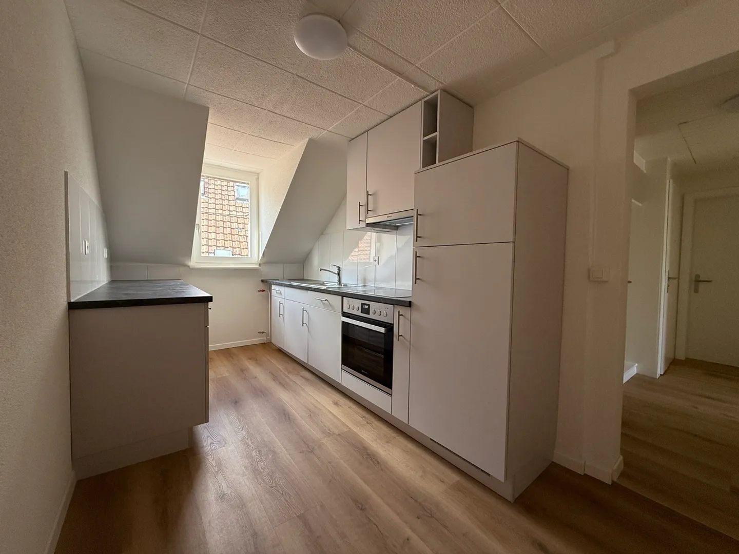 Freshly renovated 4-room apartment near Biel train station - Photo 1 of 10