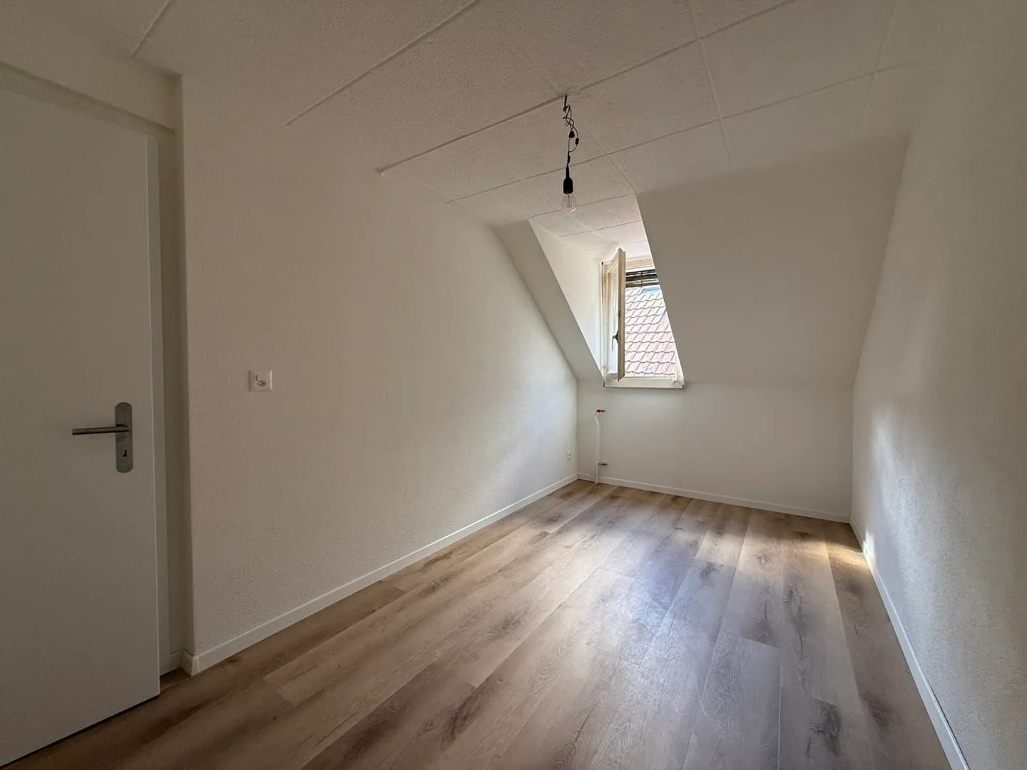 Freshly renovated 4-room apartment near Biel train station - Photo 6 of 10