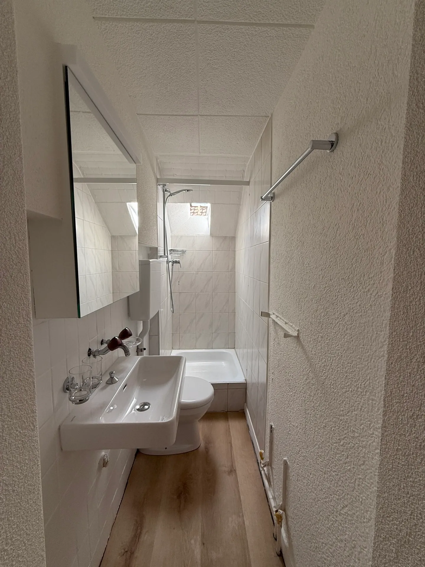 Freshly renovated 4-room apartment near Biel train station - Photo 7 of 10