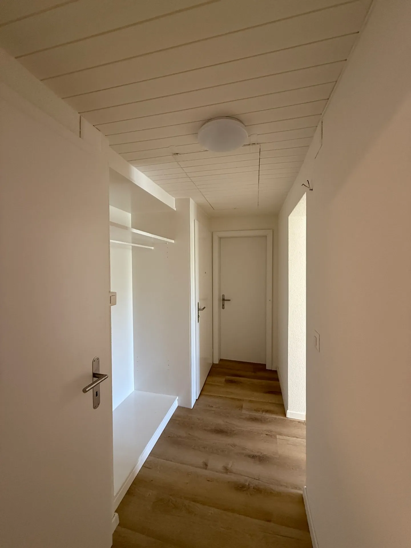 Freshly renovated 4-room apartment near Biel train station - Photo 8 of 10