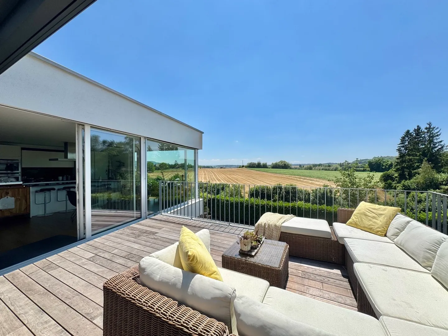 Exclusive Terrace House with Alpine View - Photo 2 of 11