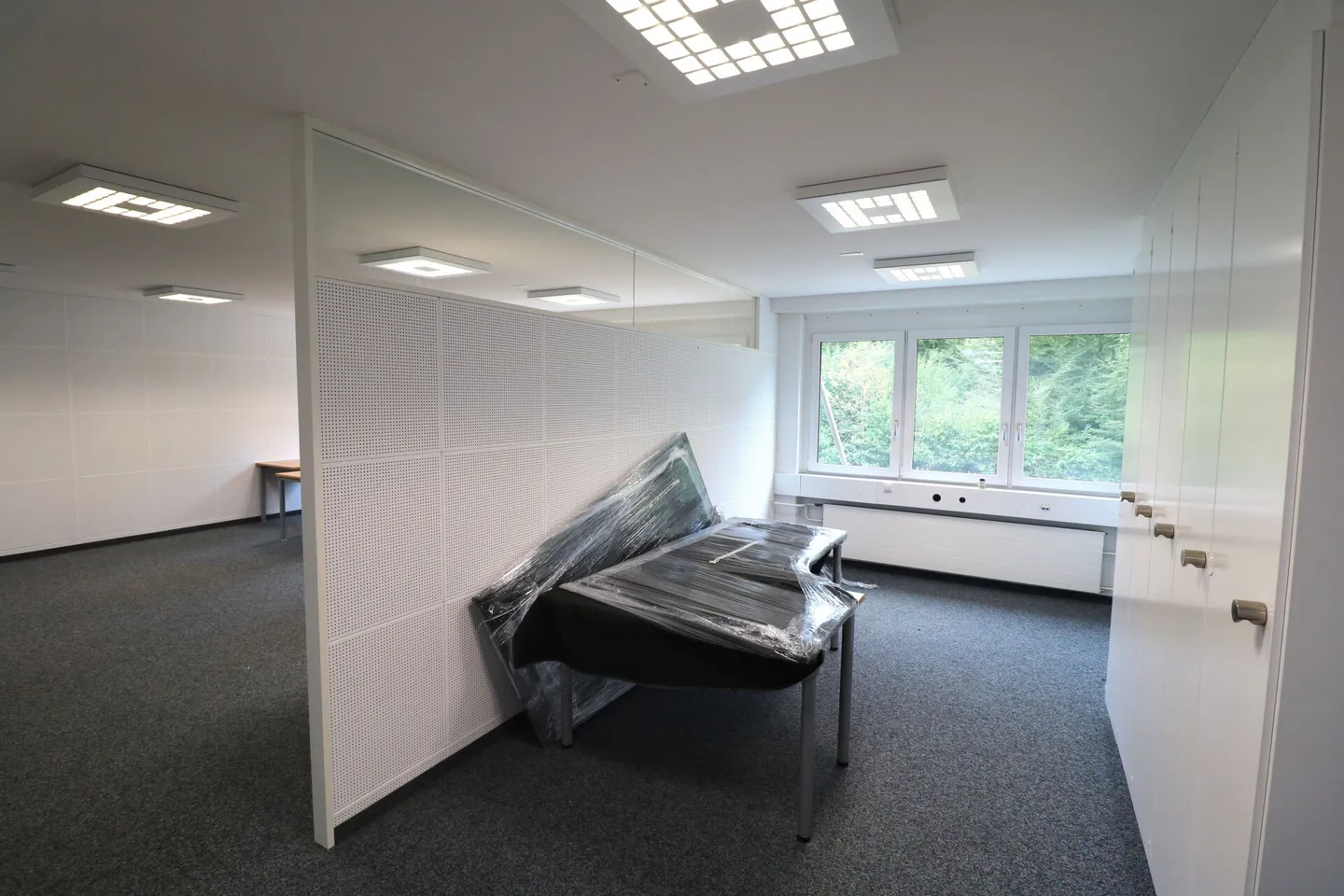 Spazio ufficio moderno in affitto - Foto 9 di 11