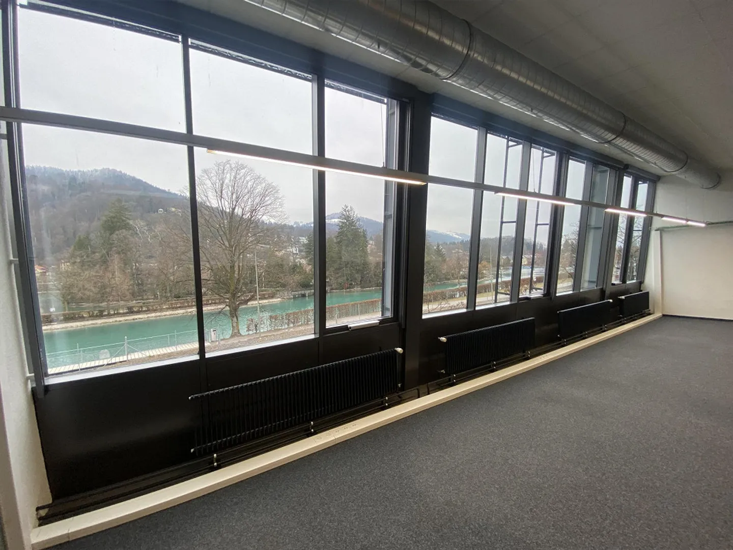 Ufficio separato in ufficio condiviso - Foto 3 di 7