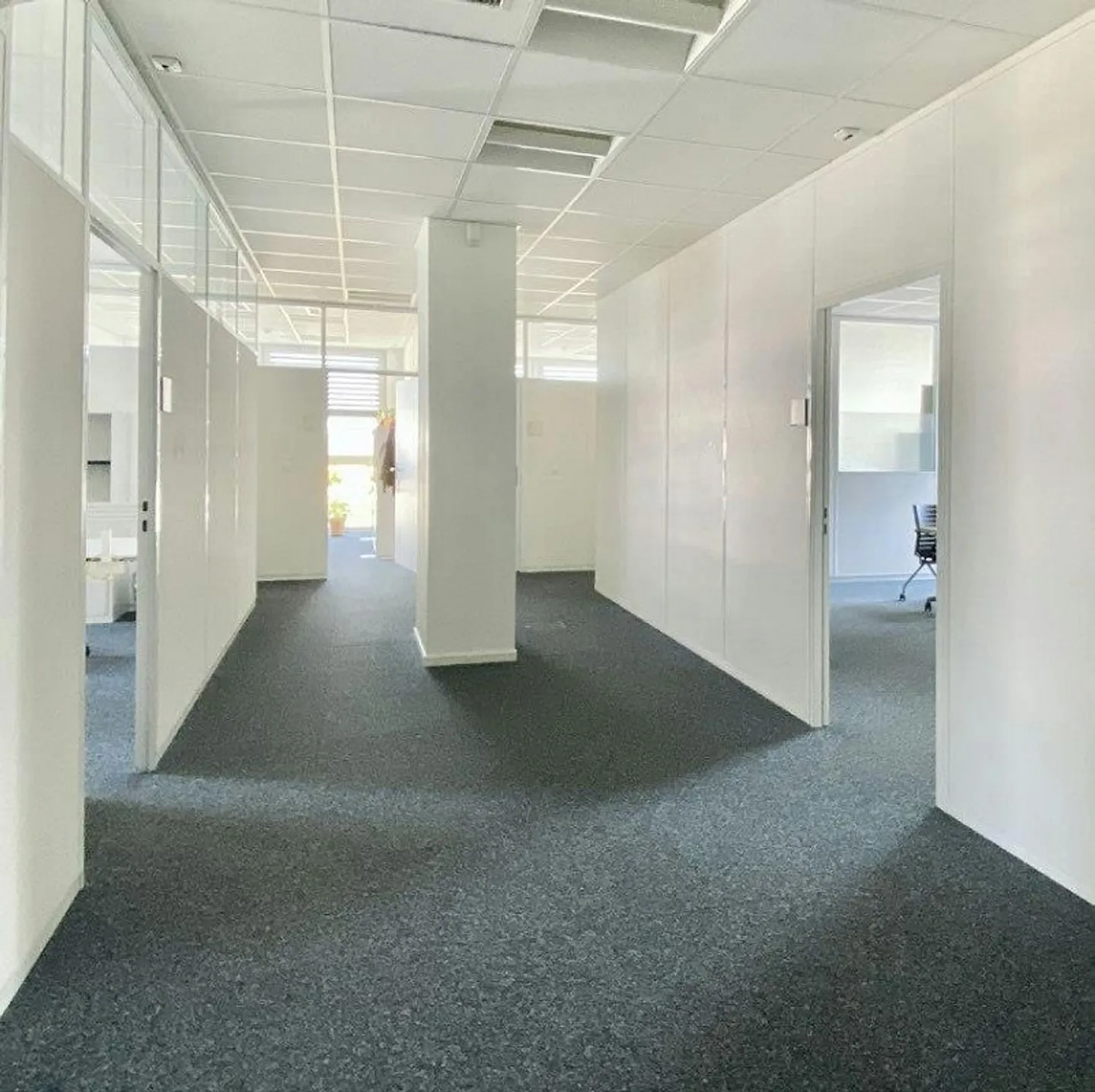Attractive office spaces in the commercial area of Kägen, Reinach - Photo 5 of 6