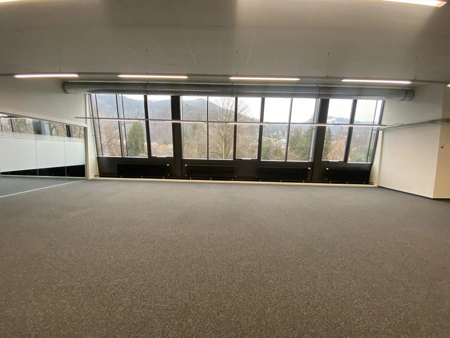 Ufficio separato in ufficio condiviso - Foto 2 di 7