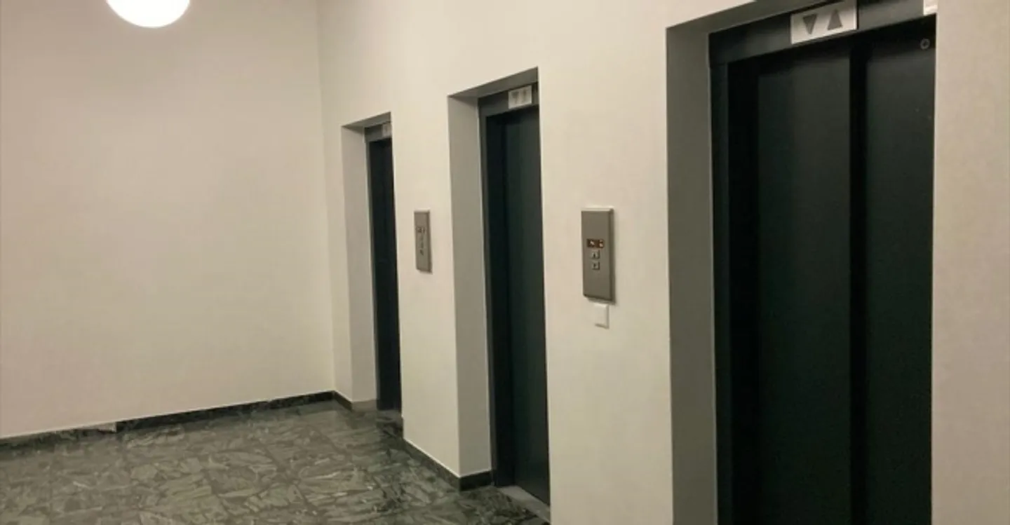 Spazio ufficio in affitto - Foto 1 di 10