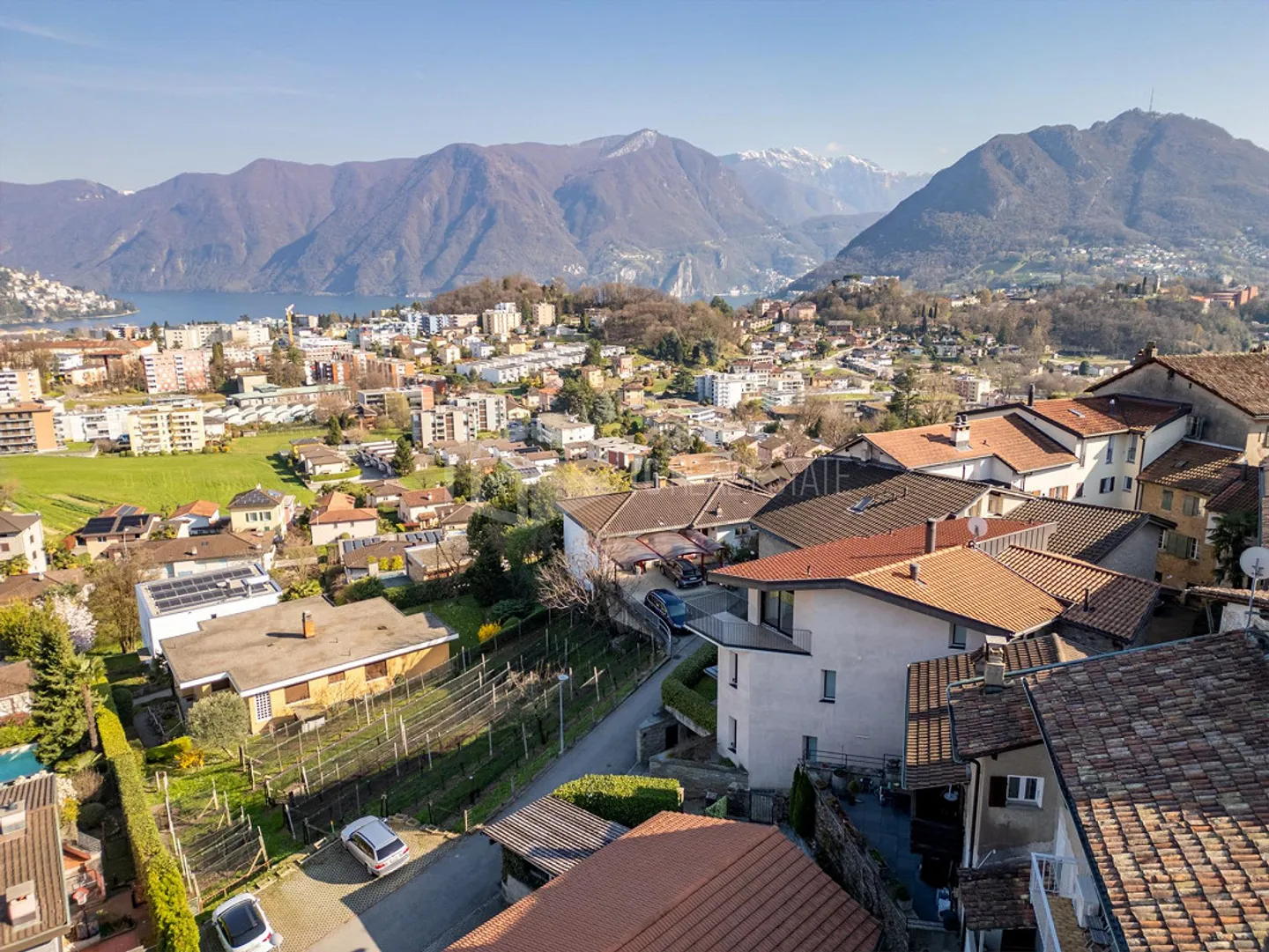 Duplex moderne avec 4 chambres et vue sur le lac - Photo 1 sur 13