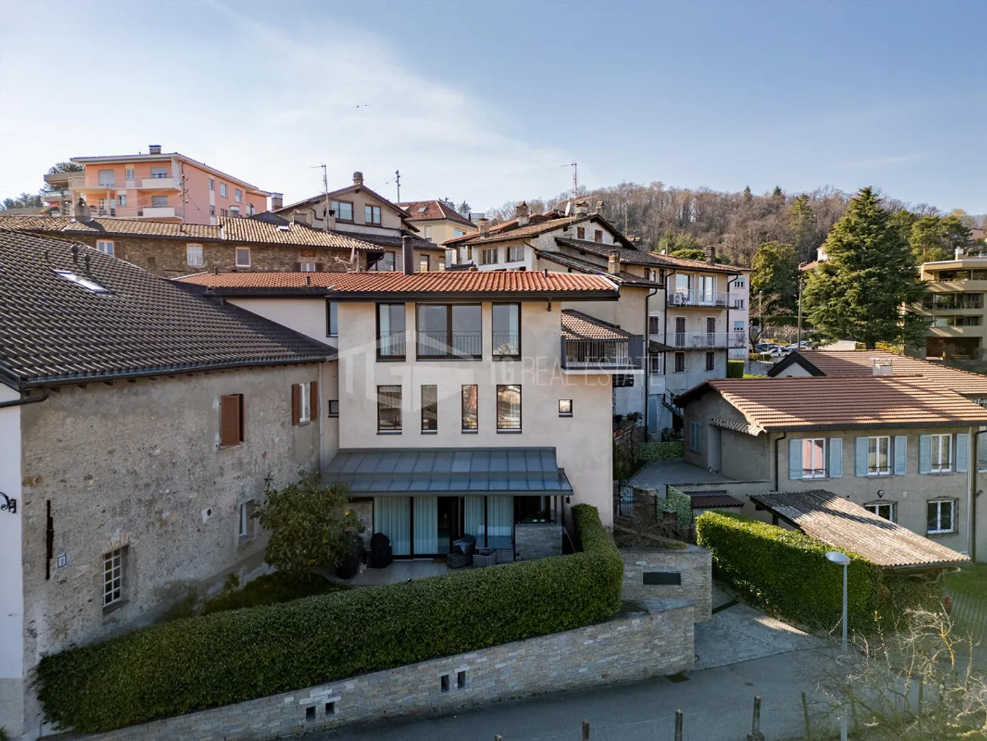 Duplex moderne avec 4 chambres et vue sur le lac - Photo 2 sur 13