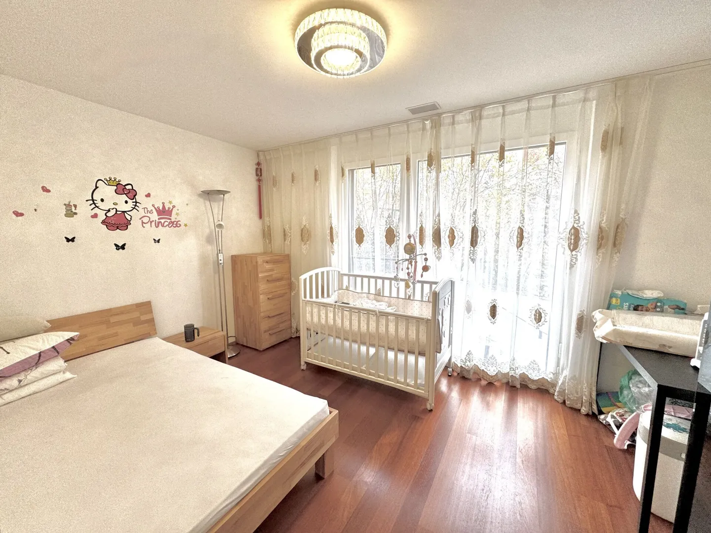 Appartamento esclusivo di 4,5 locali in una posizione privilegiata a Zurigo Höngg - Foto 10 di 14