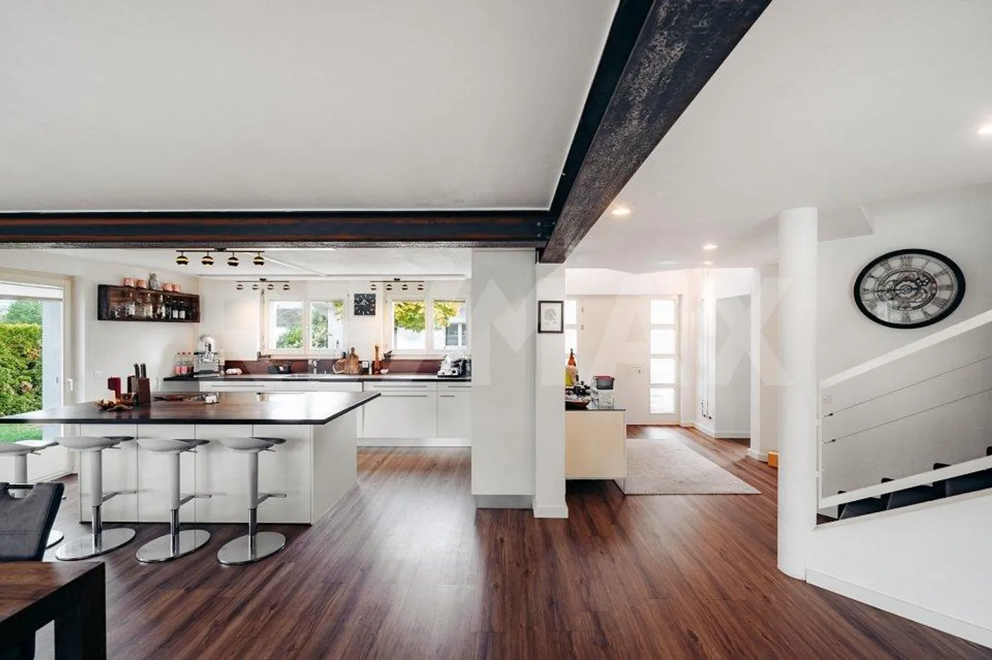 Exclusive Living Experience – Stylish 6-Room Villa with Character - Photo 13 of 13