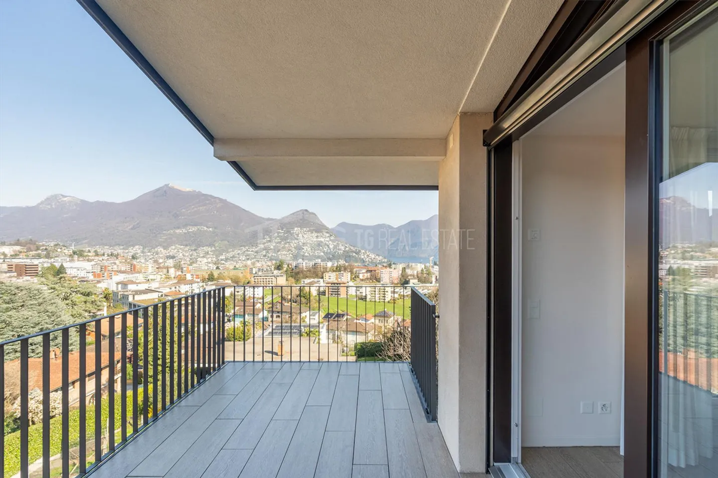 Duplex moderne avec 4 chambres et vue sur le lac - Photo 9 sur 13