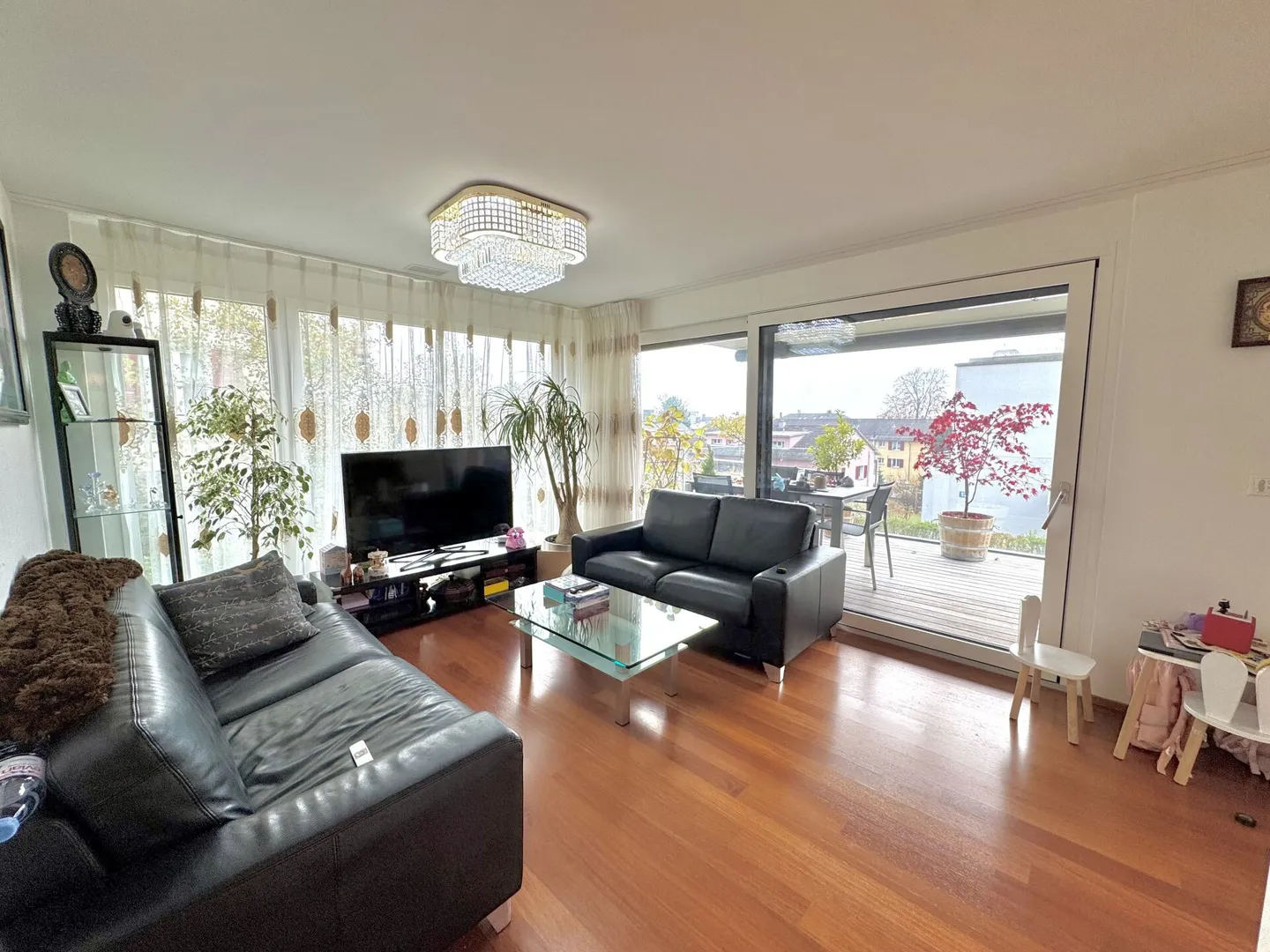 Appartamento esclusivo di 4,5 locali in una posizione privilegiata a Zurigo Höngg - Foto 5 di 14