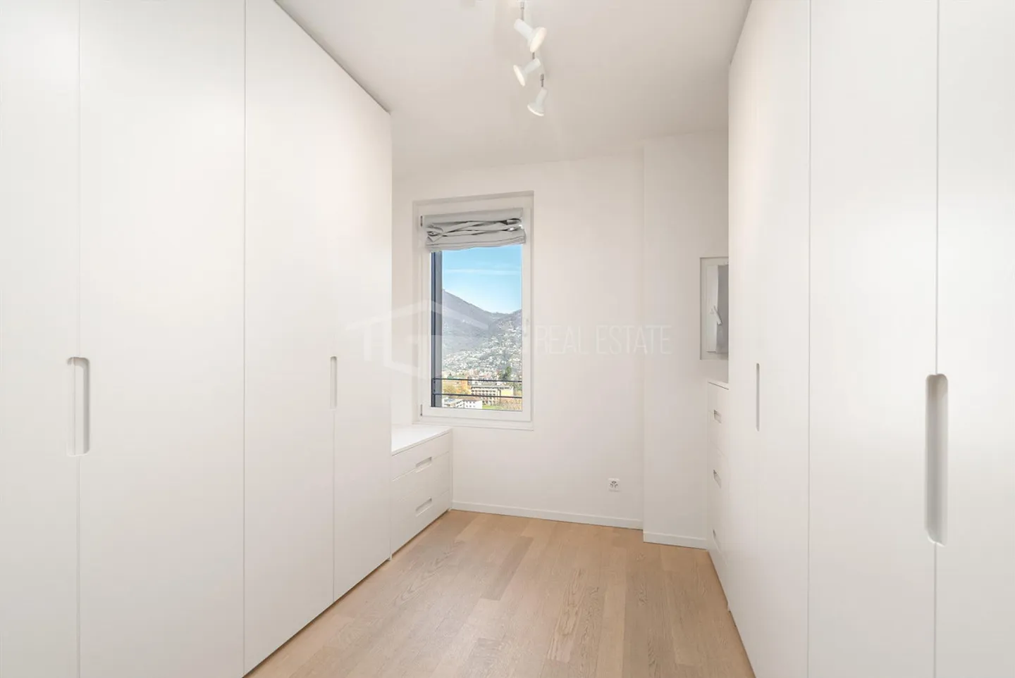 Duplex moderne avec 4 chambres et vue sur le lac - Photo 12 sur 13