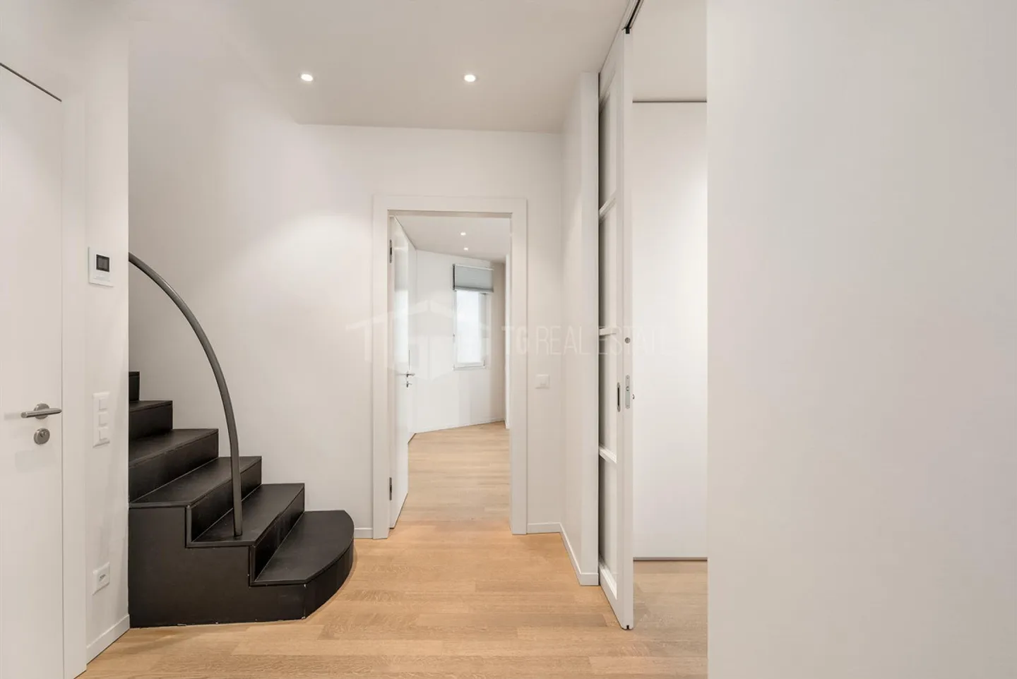 Duplex moderne avec 4 chambres et vue sur le lac - Photo 13 sur 13