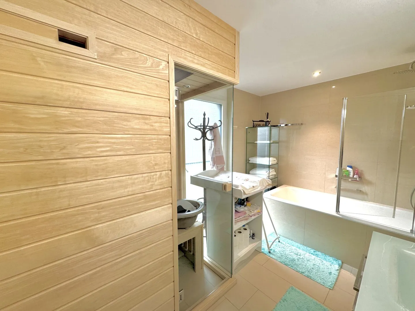 Appartamento esclusivo di 4,5 locali in una posizione privilegiata a Zurigo Höngg - Foto 13 di 14