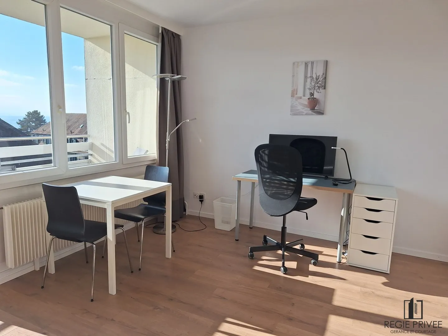 Bright furnished studio with balcony. Close to bus and lake - Photo 1 of 9