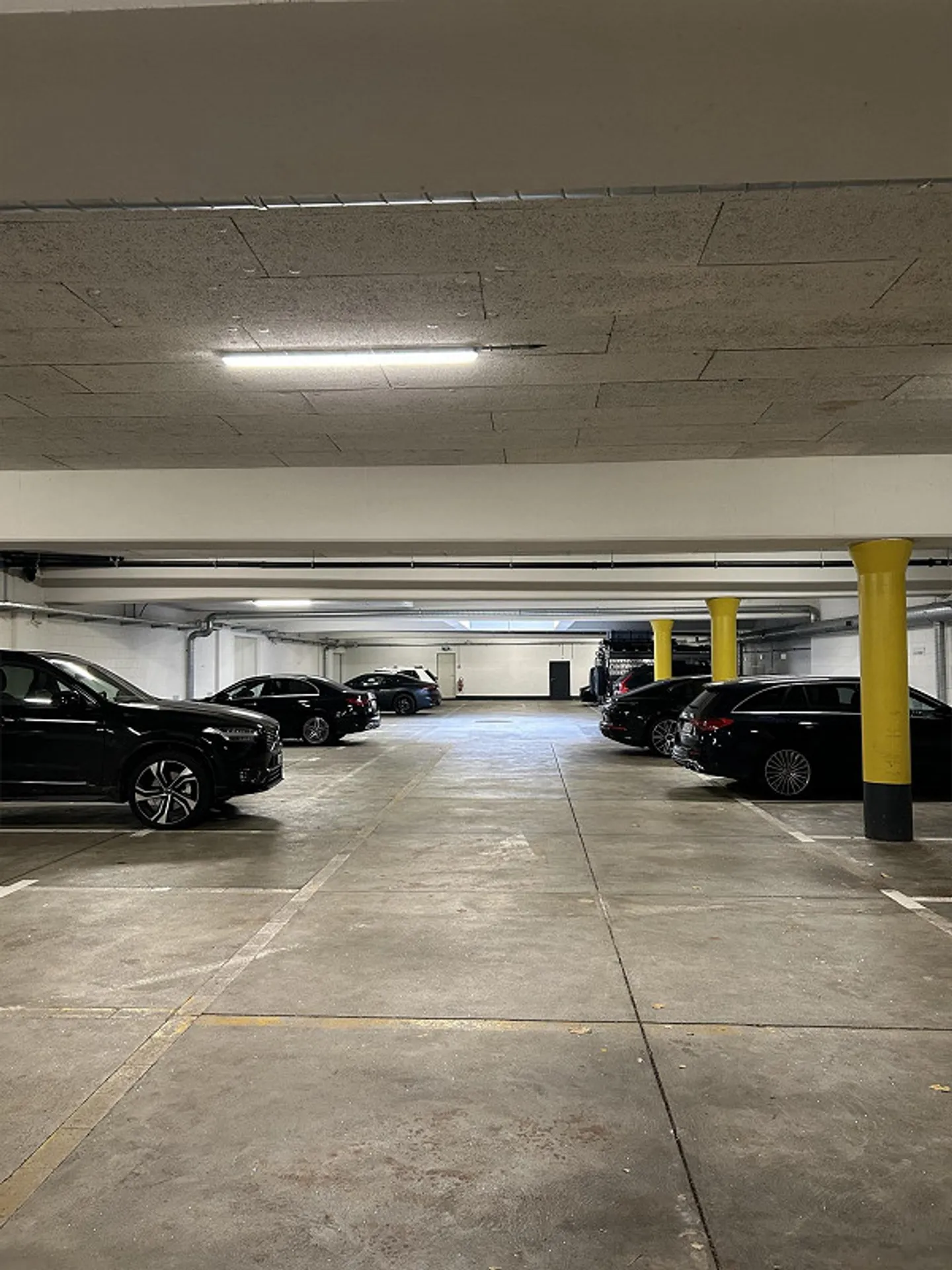 Tiefgaragenplatz zu vermieten - Foto 2 von 2