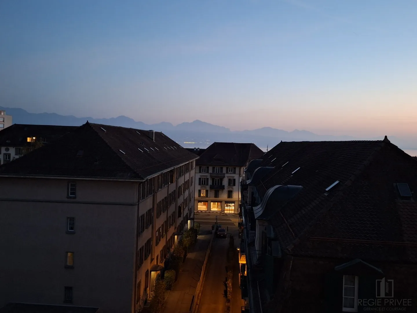 Bright furnished studio with balcony. Close to bus and lake - Photo 6 of 9