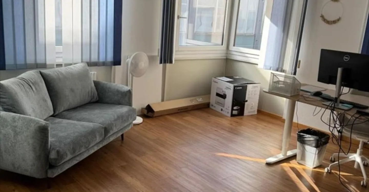 Office space for rent - Photo 1 of 7